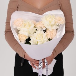 buket francuzskie rozy i diantusy 1